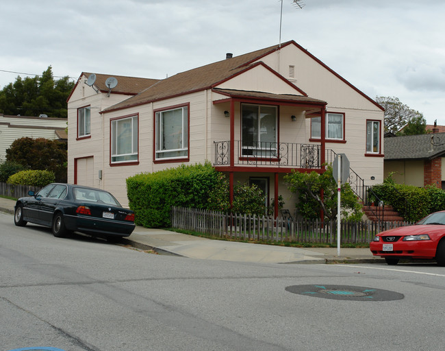 614 Chadbourne Ave in Millbrae, CA - Foto de edificio - Building Photo