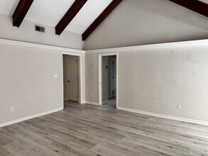 2300 Aster Way in Tallahassee, FL - Building Photo - Building Photo