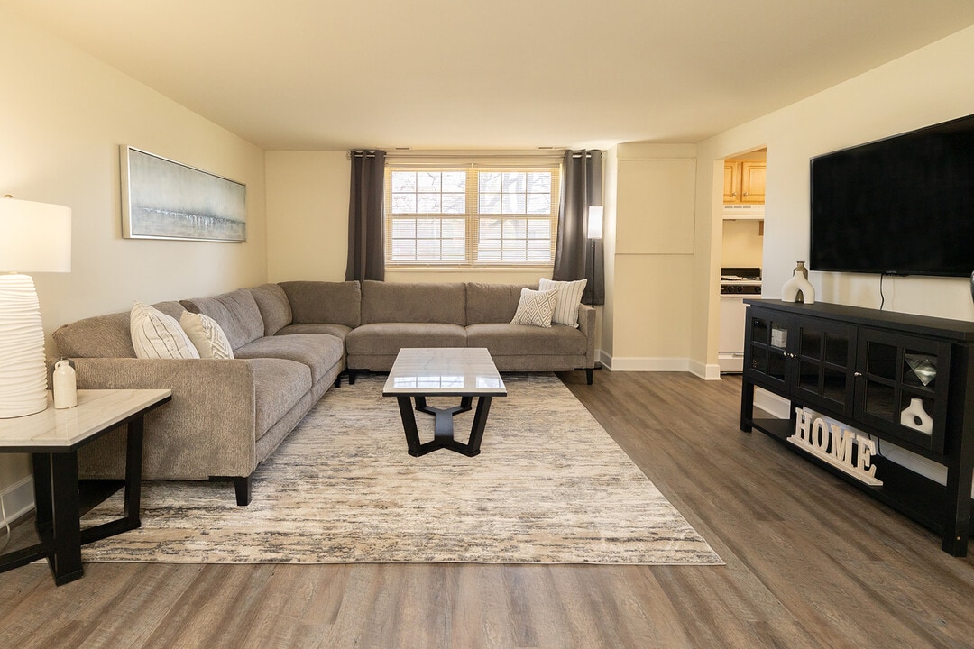 Hyde Park Apartments in Essex, MD - Building Photo