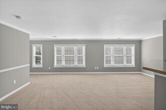 11224 Wortham Crest Cir in Manassas, VA - Foto de edificio - Building Photo