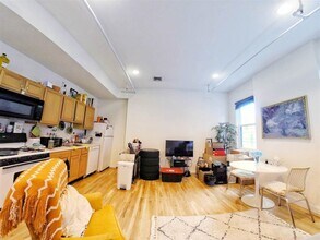 62 4th St, Unit 2R in Hoboken, NJ - Foto de edificio - Building Photo