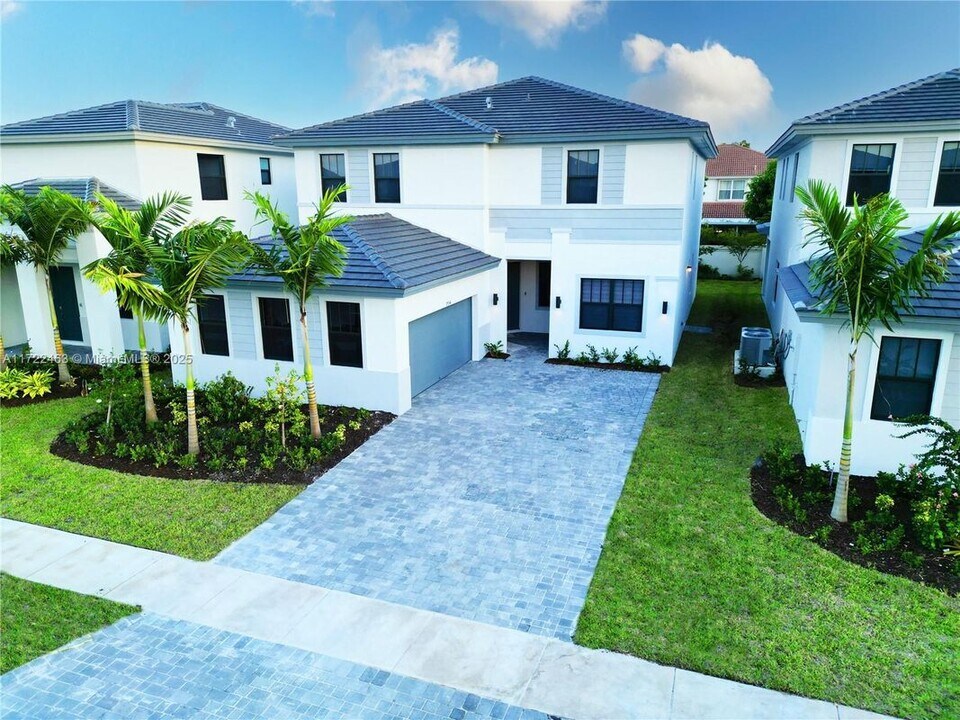 17334 SW 46th St in Miramar, FL - Building Photo