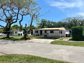 5970 SW 46th St in Miami, FL - Building Photo - Building Photo