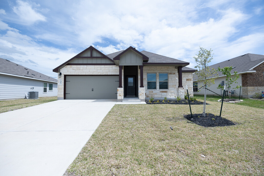 707 Davy St in Brenham, TX - Building Photo