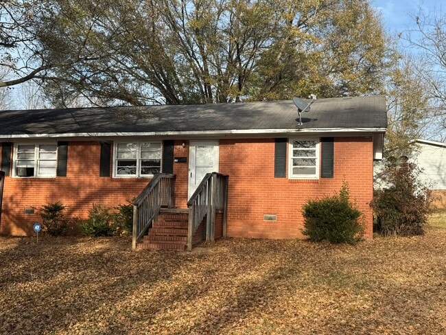 215 Nutall Dr in Mount Holly, NC - Building Photo - Building Photo