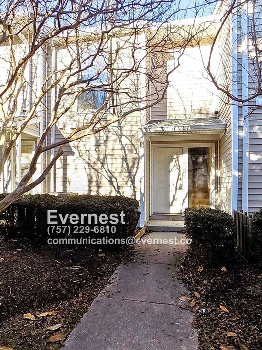 3835 Staffordshire Ln in Williamsburg, VA - Building Photo