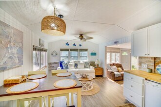 1161 Nettles Blvd in Jensen Beach, FL - Building Photo - Building Photo