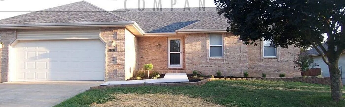 1242 W Tyler Ln in Nixa, MO - Building Photo