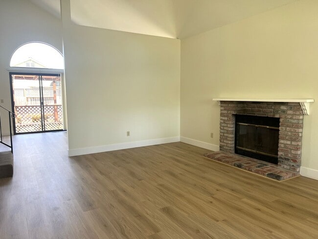1364 Magnolia Ave in Rohnert Park, CA - Building Photo - Building Photo
