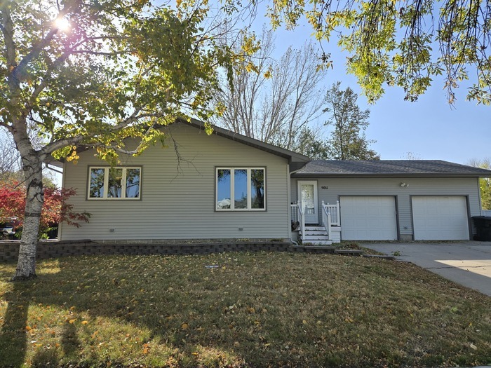 5011 6th Ave N in Grand Forks, ND - Foto de edificio
