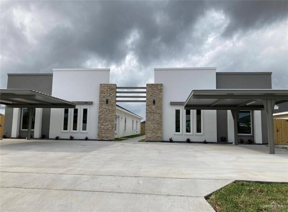 1411 S Flag St in Pharr, TX - Building Photo