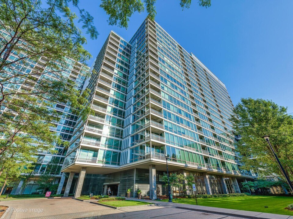 9715 Woods Dr, Unit 1301 in Skokie, IL - Building Photo