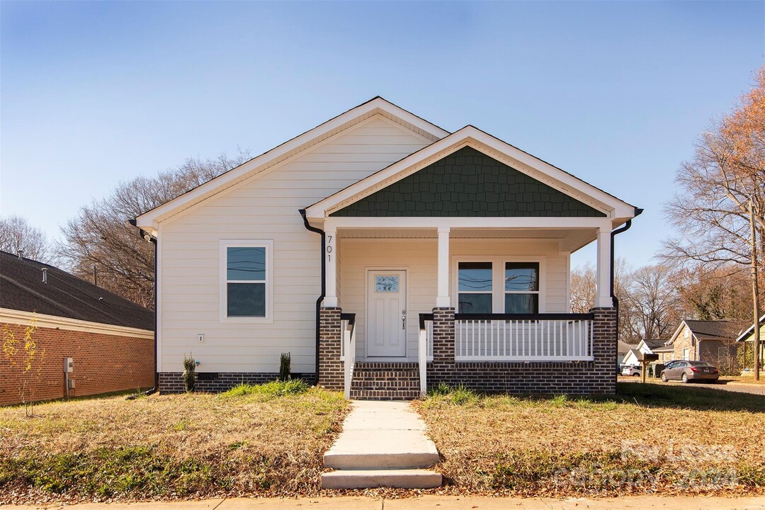 701 S Marietta St in Gastonia, NC - Building Photo