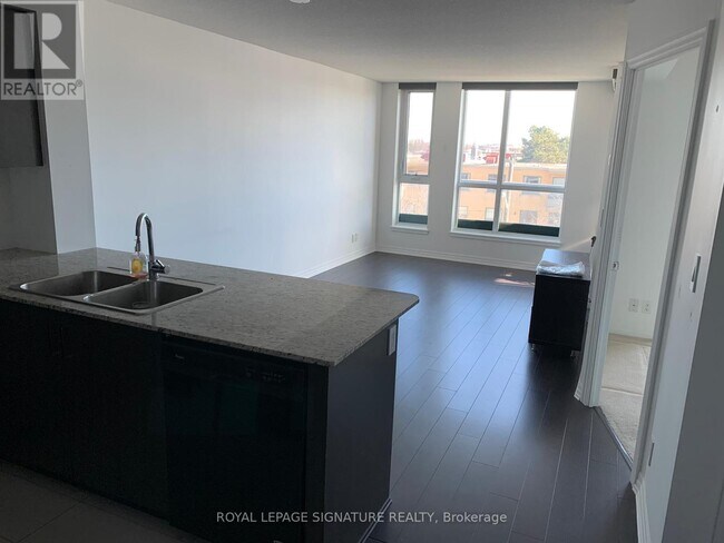 80-480 Esther Lorrie Dr in Toronto, ON - Building Photo - Building Photo