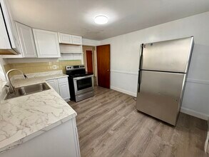 27 Hartwell St in Waltham, MA - Building Photo - Building Photo