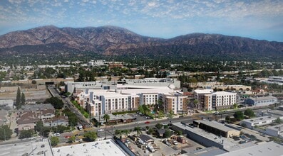 Trestle in Monrovia, CA - Foto de edificio - Building Photo