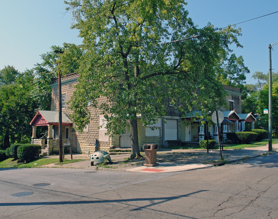 2700 Lakeview Ave in Dayton, OH - Building Photo