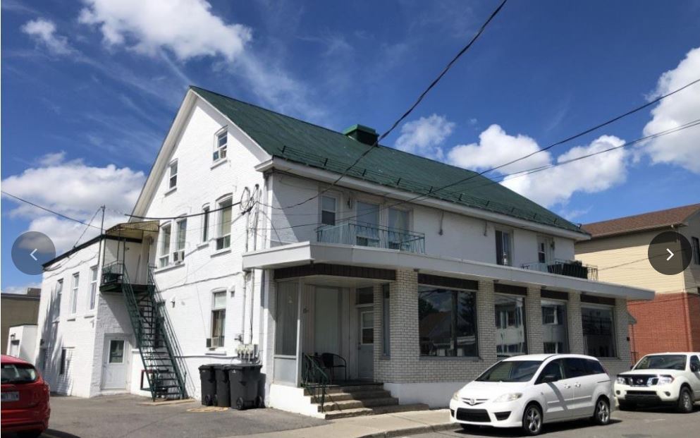 12 du Sacré-Coeur in Charlemagne, QC - Building Photo