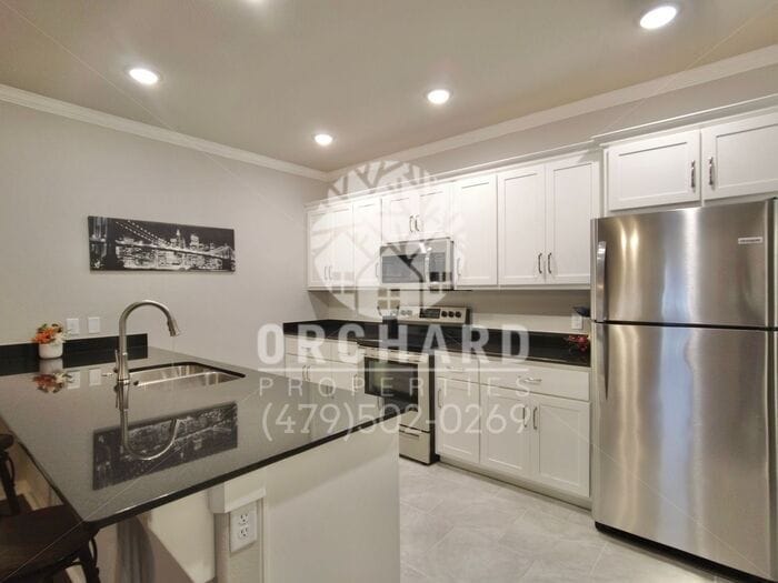 1900 E Brookview Cir in Siloam Springs, AR - Building Photo