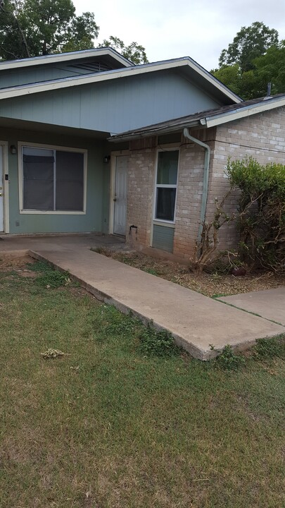 902-B Bret Ln, Unit B in Austin, TX - Building Photo