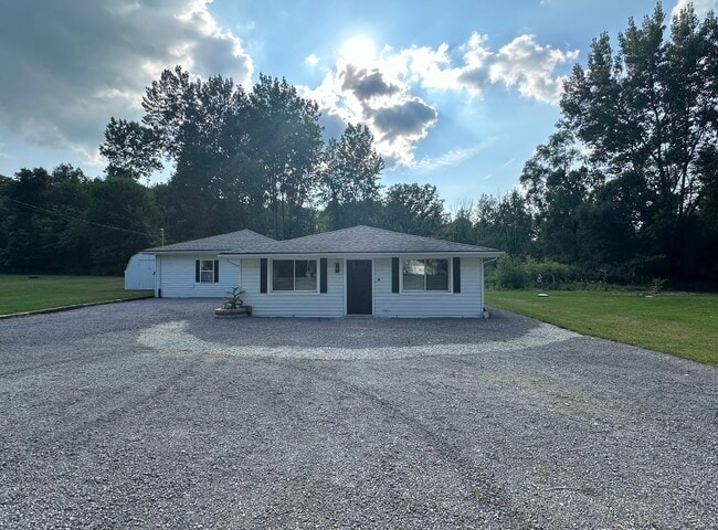 property at 1415 S Oak St