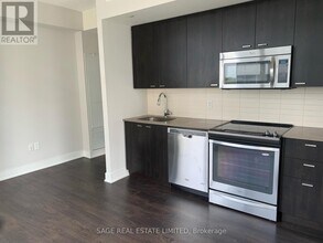 30 Roehampton Ave in Toronto, ON - Building Photo - Building Photo