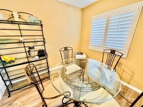4631 Bayshore Dr in Naples, FL - Foto de edificio - Building Photo