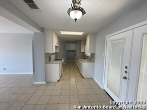 5938 Hidden Glade in San Antonio, TX - Building Photo - Building Photo