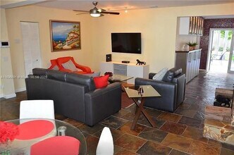 1217 NE 16th Ave-Unit -2 in Fort Lauderdale, FL - Building Photo - Building Photo