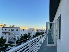 6416 NW 102nd Ct in Doral, FL - Building Photo