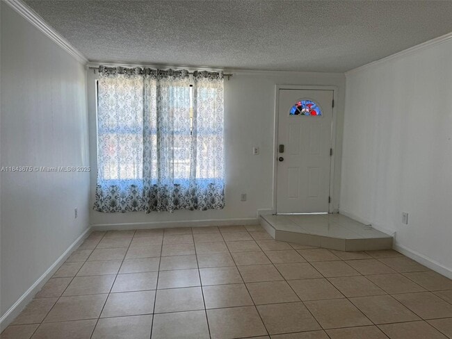 2091 W 54th Terrace in Hialeah, FL - Building Photo - Building Photo