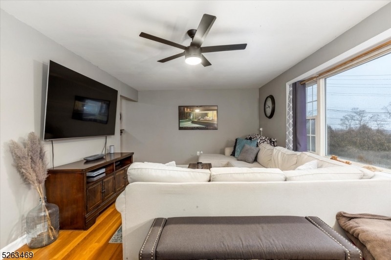 565 Grove St, Unit Beautiful 1 bedroom in Clifton, NJ - Foto de edificio