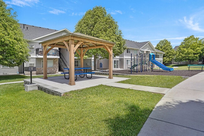 Lakeview Apartments in Tooele, UT - Building Photo - Building Photo