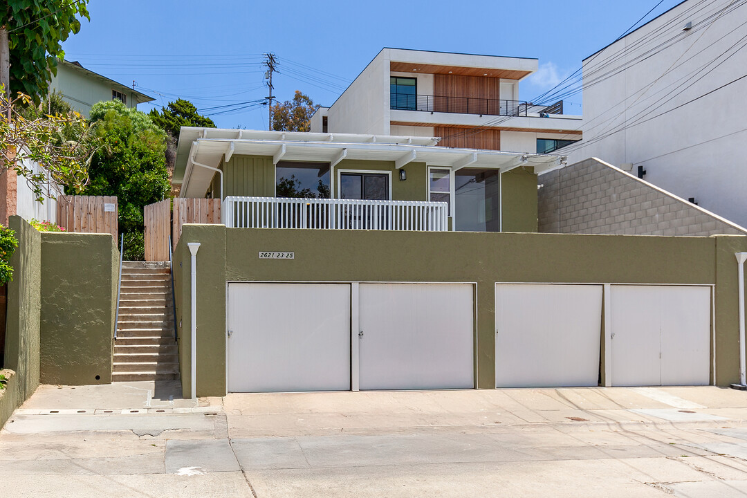 2621 Dove St in San Diego, CA - Building Photo