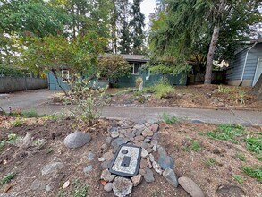 3060 Onyx St in Eugene, OR - Building Photo - Building Photo