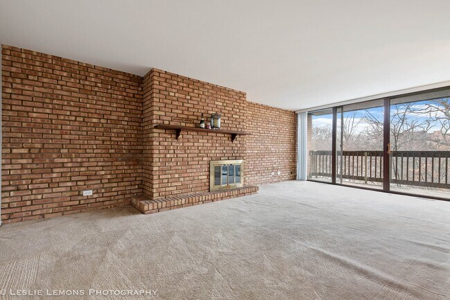 5700 Hillcrest Ln in Lisle, IL - Building Photo - Building Photo