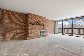 5700 Hillcrest Ln in Lisle, IL - Building Photo - Building Photo