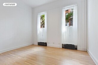 210 Columbia Hts in Brooklyn, NY - Building Photo - Building Photo