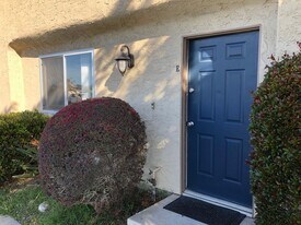 1015 Palmetto Way in Carpinteria, CA - Building Photo