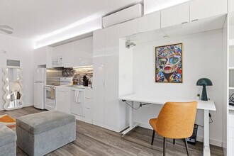 12607 Larchmere Blvd in Cleveland, OH - Building Photo - Building Photo