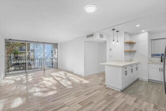 110 Fontainebleau Blvd, Unit 202 in Miami, FL - Building Photo - Building Photo