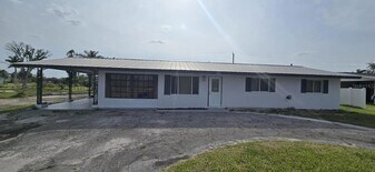 3413 Areca St in Punta Gorda, FL - Building Photo