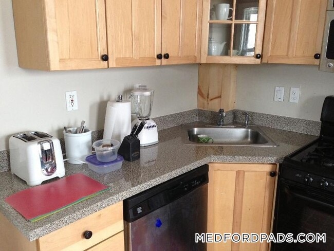 9 Medford St in Medford, MA - Foto de edificio - Building Photo