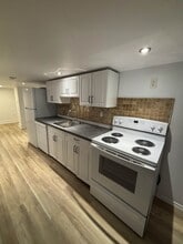 329 Christina St N in Sarnia, ON - Building Photo - Building Photo