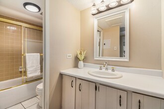 8060 E Girard Ave, Unit 915 in Denver, CO - Foto de edificio - Building Photo