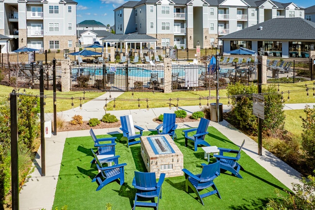 West Park in Fayetteville, NC - Foto de edificio - Building Photo