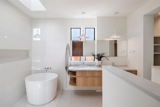 2112 Lawnmont Ave in Austin, TX - Building Photo - Building Photo