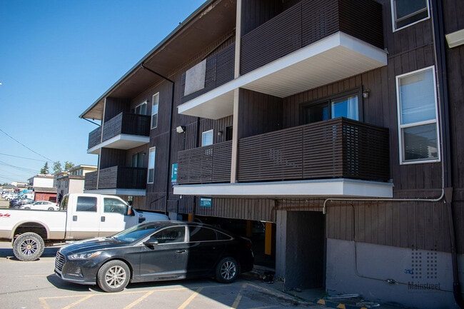 Maggie Manor in Calgary, AB - Building Photo - Building Photo