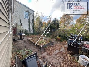 83 1/2 W Hollis St in Nashua, NH - Building Photo - Building Photo