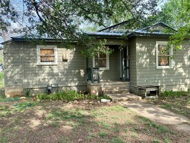 1805 Garfield St in Bastrop, TX - Building Photo